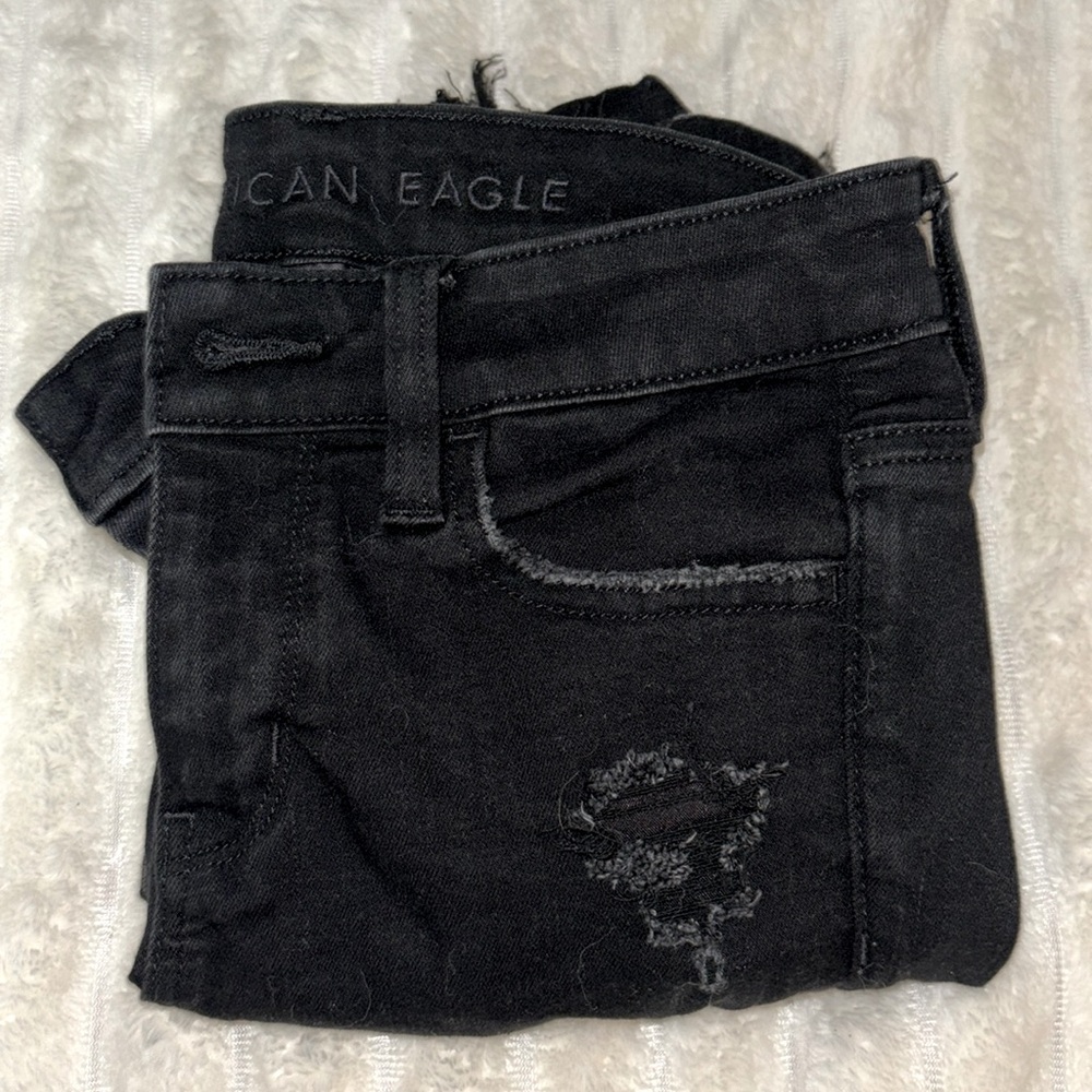 American Eagle Black Tight Ripped Jeans. (short)
